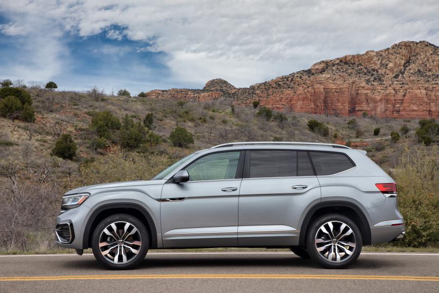  Volkswagen Atlas SEL V6 R-Line 2020 года  (фото 2 из 43)